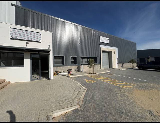 976M² WAREHOUSE TO LET IN ATLANTIC HILLS